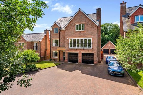 Situated in an exclusive gated development of just five homes, 4 Northland Close is the perfect blend of light and spacious accommodation combined with modern comfort. Welcome to this exquisite six-bedroom detached house located at the edge of Great ...
