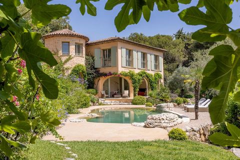 The Côte d'Azur International Realty agency in Nice is proud to exclusively offer you an extraordinary property located just minutes from the city center and the sea. Hidden within the Vinaigrier Park, one of Nice's most privileged locations with com...