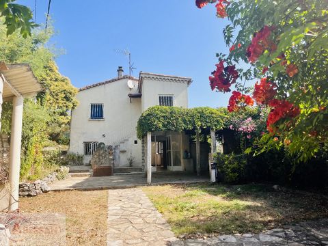 Gard (30) for sale on the top of Saint-Privat-des-Vieux, Usclade sector, a house from the 50s, 100m² of living space, 4 rooms with an adjoining garage, 5 cellars, and an ideal outbuilding for an office , on a park of 750m², not overlooked and without...
