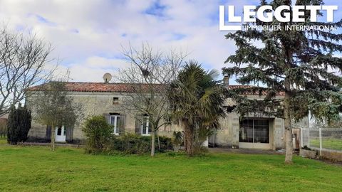 A23115EB17 - Aux abords du village animé de Léoville en Charente Maritime, cette maison charentaise se trouve sur un terrain rural paisible avec de belles vues sur la campagne environnante. Il s'agit actuellement d'une propriété de plain-pied avec un...