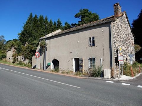Araules, 43200, old farmhouse on 2 levels, usable area of 180m² approximately, 2 bedrooms on 2500m² of land Budget: 45,000 euros, presented by Gilles Courtial tel.: ... Located in a natural setting near the Ardèche plateau, on the departmental road l...