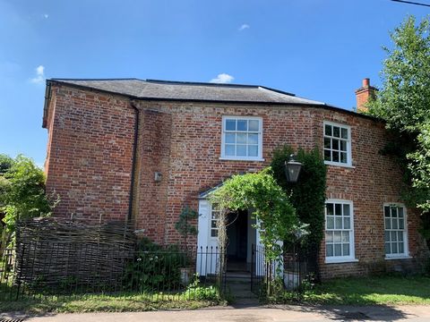 With a setting at the centre of the highly sought-after village of Great Massingham only a stone’s throw from one of the village's renowned duck ponds, this charming former chapel dating from early 18th Century has a unique footprint with a staircase...