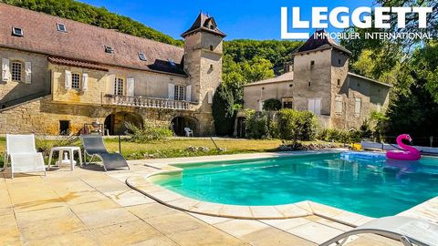 A23342NB46 - This beautiful estate is located on the edge of a stream, in a small hamlet just 10 minutes drive from Gourdon. It has two vast, independent maison de maitre, 12 bedrooms in all, large living rooms, swimming pool, beautiful wooded with m...