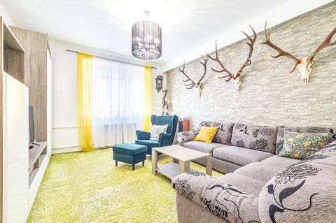 Zagreb, Petrova. A pleasant three-room apartment of 69 m2 closed area is for sale in a very nice location in the wider part of the city center and in the greenery of Maksimir. It consists of a living room, two bedrooms, a kitchen with a dining room, ...