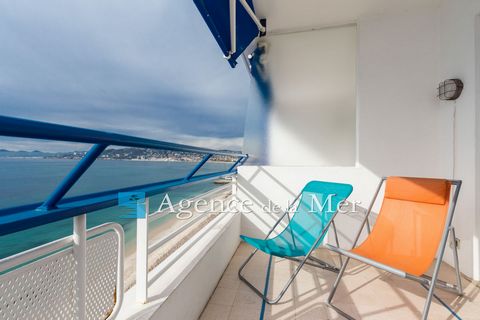 Monolocale di 39 m² nel cuore di Juan les Pins che offre una capacità di 4 posti letto. Splendida vista mare panoramica al 6° piano composto da un bel soggiorno con alcova con due letti singoli. Un divano trasformabile. Cucina indipendente attrezzata...