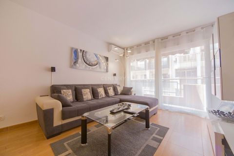 Introducing a newly refurbished apartment nestled in the vibrant heart of Calpe, Spain, offering a perfect blend of modern comfort and coastal charm. This exquisite residence boasts three generously sized bedrooms, each meticulously designed to provi...