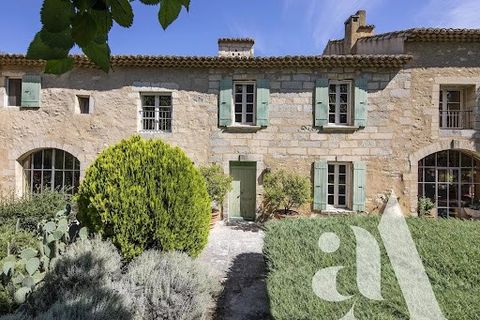 For sale - In Barbentane, close to Avignon TGV station and Saint-Rémy-de-Provence, this XVIIIth century stone farmhouse benefits from an exceptional environnement. It is located within a quiet and preserved park reserve while being close to the ameni...