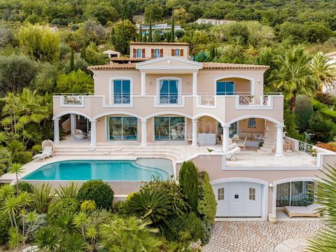 A superb and very elegant villa of nearly 200m² located on the heights of Tourrettes-sur-Loup and offering a fantastic panoramic sea view across the entire Côte d'Azur. This bright villa is located in a peaceful area, ideally in a dominant position w...