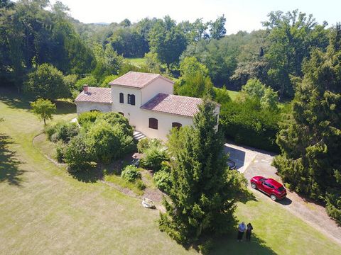 Immersed in nature, quiet and without vis-a-vis, this magnificent house will charm you! 176m² of living space on a plot of 8,892m². It consists of 5 bedrooms, 3 of which are on the ground floor a bathroom and shower a 20 m² kitchen opening onto a sha...
