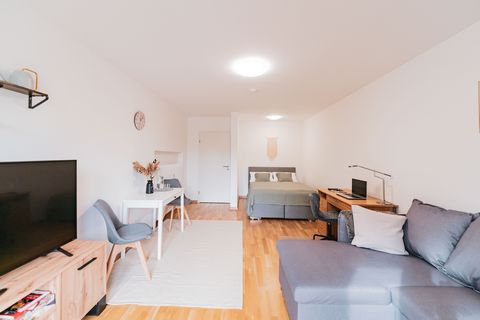 Im November 2022 neu möbliertes 1-Zimmer-Apartment mit WLAN, Balkon und Stellplatz in Zirndorf. Die Möblierung des Zimmers besteht aus einem französischen Bett in grau (1,60x2,00 m), Schlafcouch, Schreibtisch mit Stuhl, Lowboard mit Flatscreen TV sow...