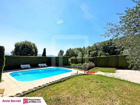 On the heights of Cabris 06530, in a quiet domain, come and discover this very well maintained villa of 6 rooms and 250 m2, built on an enclosed plot of 1100 m2 with sea view, from the hinterland of Cannes to the Lérins islands. Ideal for a large fam...