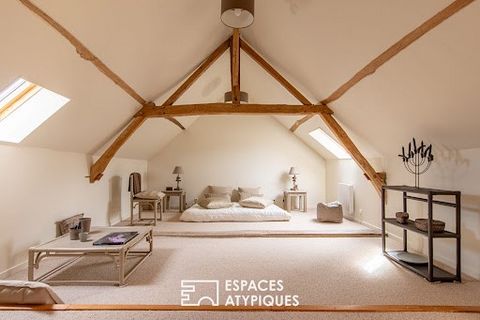 Nestled in a commune north of Saumur, this magnificent property consists of two fully renovated longère-style buildings. This characterful property offers a unique living environment for nature lovers on a park of over 15,000m². The main house, appro...