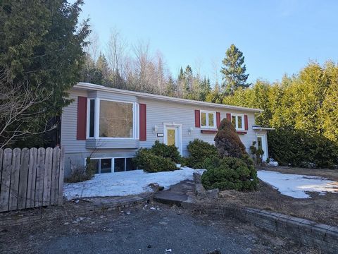 Great opportunity for renovators! House with bachelor well located and close to all services. Work is to be expected, ideal for experienced renovators. Who is feeling lucky. ***Great opportunity! ***House with bachelor ***Very well located and close ...