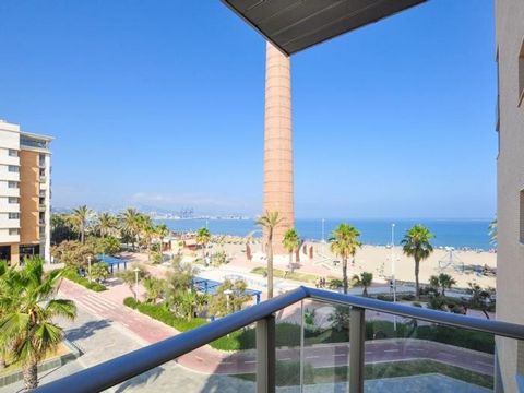 Beautiful apartment in Malaga with capacity for 6 people. Located on the beachfront with excellent location and beautiful views of the sea from its terrace, where you can relax, rest, enjoy the beach. A few meters from the beautiful Parque del Oeste ...