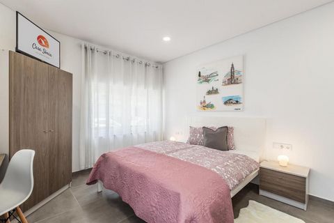This triple room has air conditioning, a closet and a private bathroom with a shower and a hairdryer. The triple room features tiled floors, heating, a flat-screen TV and a view of a quiet street. This unit provides 3 beds. ---------- Casa Sónia offe...