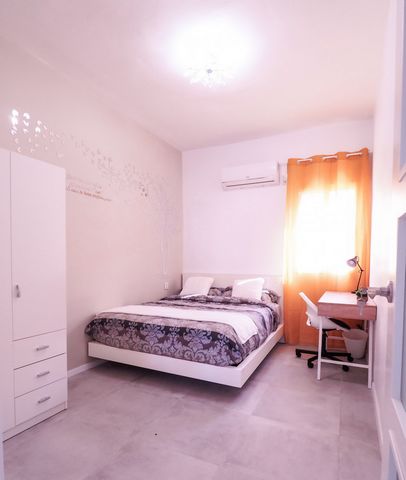 Bright, spacious, romantic room, perfect for couples! 1,5m queen bed size, silent aircon/heating, soundproof windows with shutters = excellent sleep! Plenty of free parking in nearby. At 5' walk from the beach, supermarkets, subway... The apartment h...
