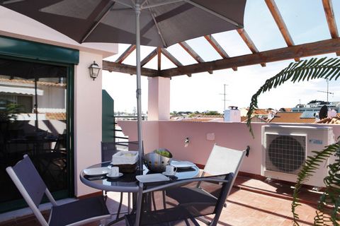 Apartment with 1 bedroom with terrace and wonderful view. Free WiFi, satellite TV, air conditioning in the room. Sofa bed in the room for 2 additional guests. The apartment is located in downtown Cascais, in a quiet neighborhood, just 5 minutes from ...