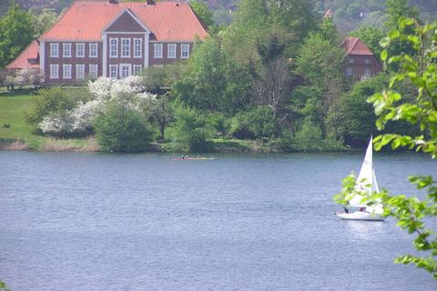 Ciesz się wiosną lub latem w domu wakacyjnym w rejonie jezior Ratzeburg i obszaru Schaalsee.