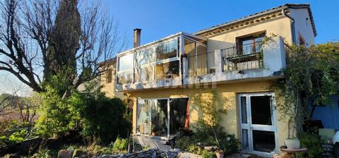 Ref 398GG Région Grignan Old house with swimming pool and pond built on 2810m² of land located in the countryside, in a bucolic setting. The property offers a total of 215m² of living space, it consists of 2 independent dwellings, a garage, and outbu...