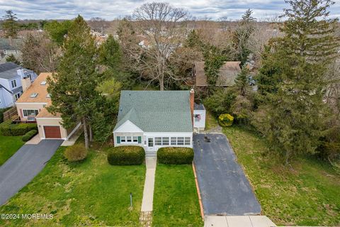 Great opportunity for a building lot or fixer-upper on a quiet street east of Rt 71 near elementary school In an award-winning school district, 3 bedrooms, 2 baths. Needs full renovation. Sold As-Is. C/O is responsibility of the Buyer. Features: - Te...