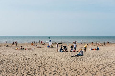 Beach Suite Leonie is located in the Koksijde-Bad district, just 130 meters from Koksijde beach. The apartment has two bedrooms, a TV, an equipped kitchen (no dishwasher) and 1 bathroom with bath, a balcony and free WiFi. This renovated apartment is ...