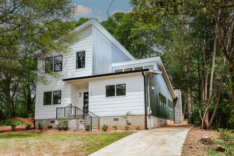 Beautiful high quality new construction with a modern flare on a great street just East of downtown with easy access to restaurants, bars, nightlife, shopping, UGA campus, the stadium, the Greenway, parks, the Firefly Trail, the N. Oconee River, and ...
