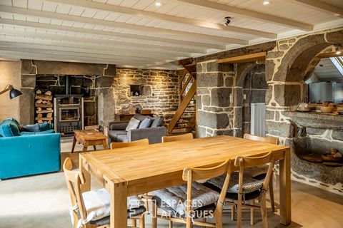 Ideally located in central Finistère to easily explore Brittany, in the Armorique Regional Natural Park and in the heart of the Monts d'Arrée, this old farmhouse is nestled in a small hamlet of character in the commune of Huelgoat near the famous and...