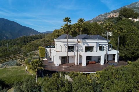 Contemporary quality villa beautifully located and nicely nestled within a nature protected environment, with spectacular views over the lake of Istán and the Mediterranean towards Gibraltar and the African coast. The villa is south to west facing on...