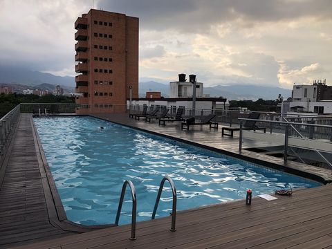 For sale studio apartment in Building, Barrio Ciudad Jardin, south central Cali. Building with semi-Olympic pool, Turkish, tanning area, meeting room, elevator, 24/7 security. Building awarded with construction award. Large alcove with dressing balco...