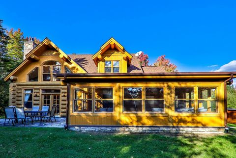 Fiddler Lake Resort. Short term rental permitted. Beautiful 3 bedroom/2 bathroom log home, with cathedral ceilings, wood fireplace, 4-season veranda, spa, sauna & cedar above-ground swimming pool in a private domain near Morin-Heights. Access to 2 ot...