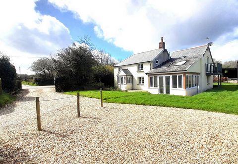 Badges is real gem of a Devon cottage, with all the character features you would expect including slate flagstone flooring, a superb fireplace with a wood burner and exposed beams combined with modern 21st century living.     Fast 'Airband' broadband...