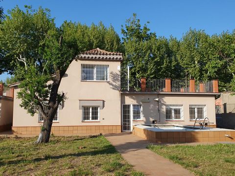 Living in this house in Mirasol, Sant Cugat, is to immerse yourself in a unique lifestyle that combines the best of nature, comfort and elegance. You will find yourself immersed in a quiet and serene environment, away from the hustle and bustle of th...