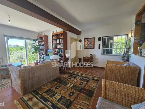 This villa is located in Moita da Serra. With a pleasant garden that surrounds the house with garage and annexes, this property offers a peaceful and welcoming atmosphere. The building, recently constructed in reinforced concrete and brick, is develo...