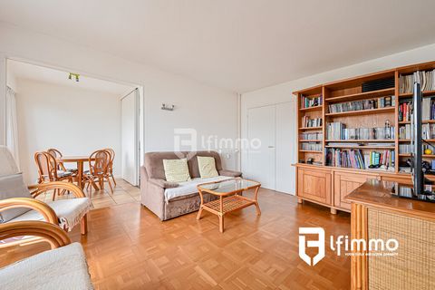 Discover this 5-room apartment of 89m² with parking and cellar, in a quiet and well-maintained residence with caretakers. Located near amenities and public transport, including the Créteil Préfecture metro line 8, just 4 minutes' walk away, this apar...