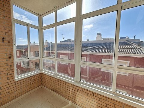 2 bedroom apartment in Los Montesinos. Apartment with 2 bedrooms and 1 bathroom in Los Montesinos. This third floor home has 2 parking spaces, 1 storage room and a community pool in the solarium. The house is sold fully equipped and furnished with 2 ...
