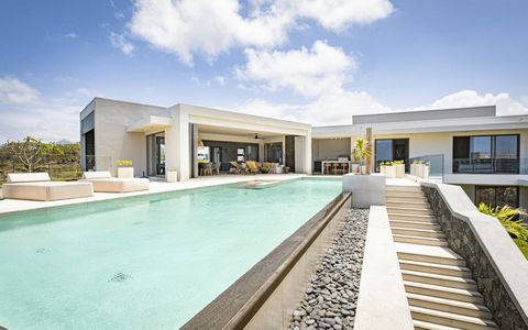 Very beautiful atypical villa on two levels facing the Ile aux Cerfs | Mauritius Located in the East Shore district, facing the Ile aux Cerfs, beautiful atypical villa on two levels, with the living area and the entrance located in height with sea vi...