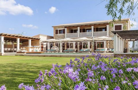 Stylish luxury villa with guest house and summer kitchen in Pollensa´s tranquil countryside This beautiful finca, constructed and decorated to the very highest standards , is offered for sale in a peaceful country location between Pollensa and Alcudi...