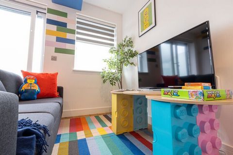 Welcome to Sojo Stay Slough's Legoland Family Fun Upscale Home, a unique and playful accommodation perfect for families. This 2-bedroom apartment sleeps up to 4 guests with a double bed and two single bunk beds. Enjoy city views from the wrap-around ...