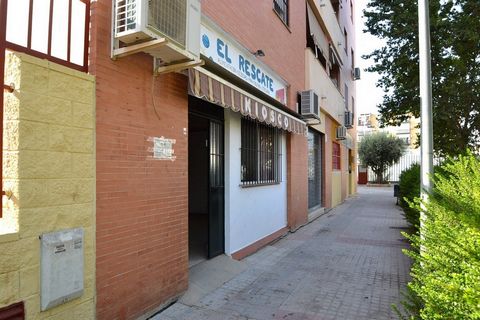 Local for sale and rent in Camas (Seville) ~ New premises in 56 square meters in the street Diamantino García Acosta.~ It is a diaphanous premises, built in 2003, with a toilet in the background. The place belongs to a private urbanization located be...