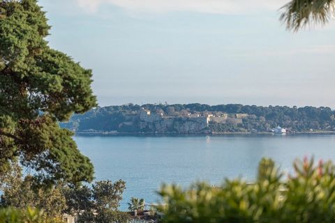 This exceptional duplex apartment is located on the garden level of a luxurious 3-storey historic Belle-Epoque style residence and benefits from a fantastic view of the sea and the bay of Cannes. In California, near the city center, this prestigious ...