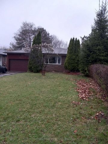 Must-see 10+ furnished main floor. Renovated from top to bottom. Updated kitchen countertop, stove, fridge, pot lights, washer, and dryer. 2 minutes to 401 and Ellesmere Rd. Bus stop located in front of the house. New flooring. Close to hospital, sch...
