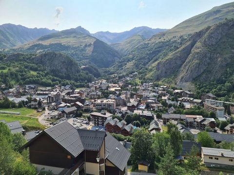 We are happy to offer you this exclusivity in the town of Valloire. Come and discover this pretty 2-room apartment a stone's throw from the chairlifts including an entrance with cupboard, a bedroom, a separate toilet and a bathroom. The main room wit...