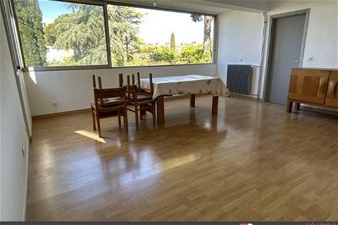 Mandate N°FRP160854 : PROCHE CENTRE, Apart. 4 Rooms approximately 80 m2 including 4 room(s) - 3 bed-rooms, Sight : Garden + rue. Built in 1980 - Equipement annex : double vitrage, Cellar - chauffage : gaz - Class Energy C : 101 kWh.m2.year - More inf...