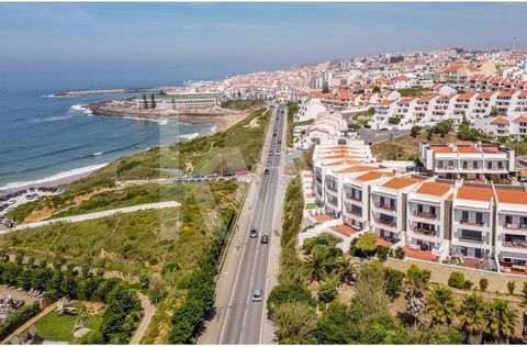 Villa met 5 slaapkamers op de eerste lijn van de zee, op 300 meter (ongeveer 5 minuten van het zuidelijke strand), en met gemakkelijke toegang tot lokale winkels in het centrum van Vila da Ericeira. Toegang tot Lissabon, ongeveer 40 km, kan worden ge...