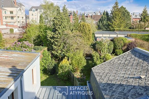 This building built in the 30s is ideally located in the Vauban district of the city of Arras. It is built on 3 floors for a living area of 310 m2 and has a large garden of about 300 m2. The building is accessed through a secure porch that distribute...