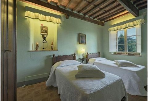 Luxueuse villa avec piscine privée et jardin, dans la campagne toscane à quelques kilomètres de Lucques.