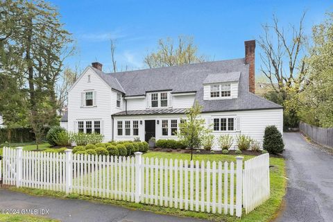 Wonderfully maintained and updated, this 1918 Colonial on Park Avenue is located in downtown Greenwich. Renovations throughout plus Gourmet eat-in kitchen with commercial grade appliances and butler's pantry. Front to back living and dining rooms, fa...