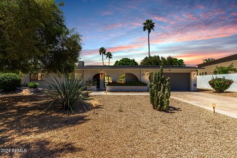 Have you been dreaming of owning a home in stunning Paradise Valley? Well, you finally found it! Situated on one of the most desirable lots in Country Estates, this home backs up to a massive common area, which provides not only extended privacy, but...