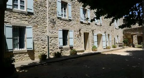 This imposing property, just twenty minutes from Uzes, offers a number of possibilities for a family or hospitality activity. The grounds are huge, with a large additional building plot accessible via separate entrances. The main entrance is welcomin...