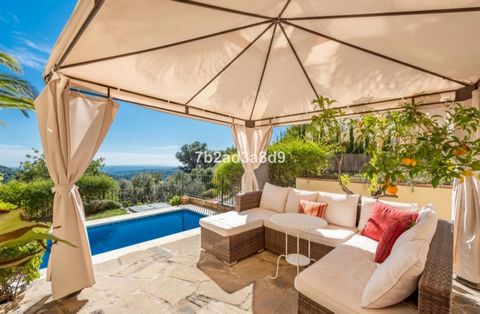 Located in Istán. A charming house located in the hills of Istán, enjoying the open views to the sea, mountains and coast. This house is set in a tranquil area within a gated community with 24hr surveillance. This 2 levels south-west facing property ...